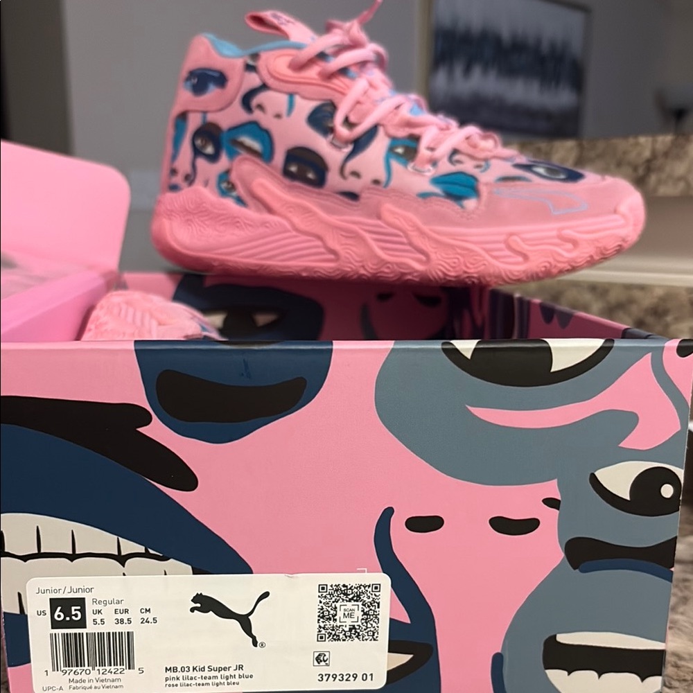 Puma Pink Sneakers Vibrant Style Comfort